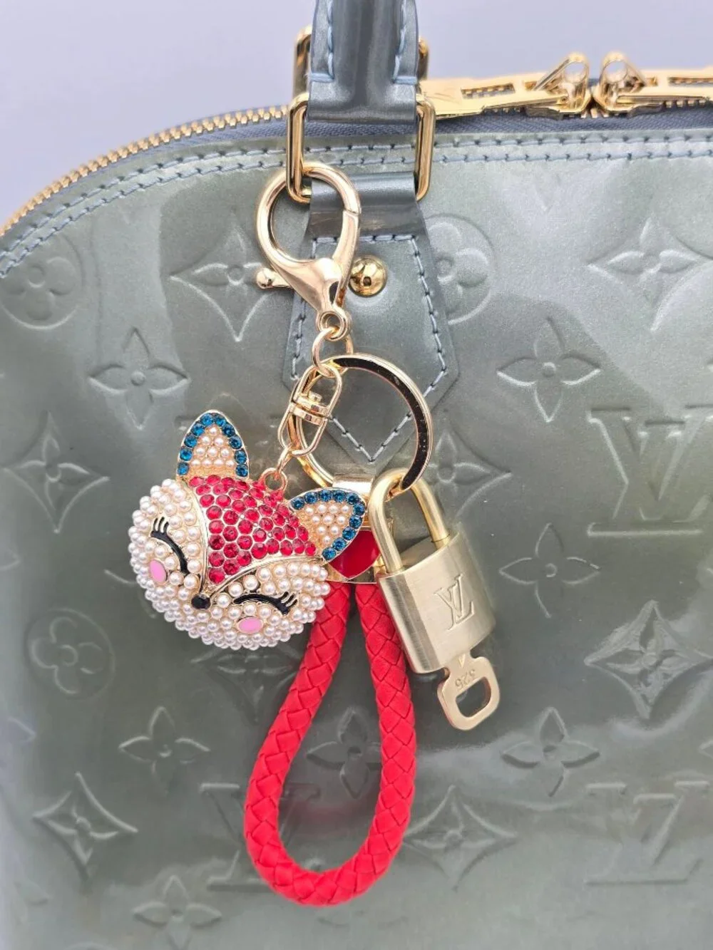 LV Gold Padlock 🔑 Authentic Louis Vuitton Charm + Unbranded Fox Head Keychain - Picture 11 of 11